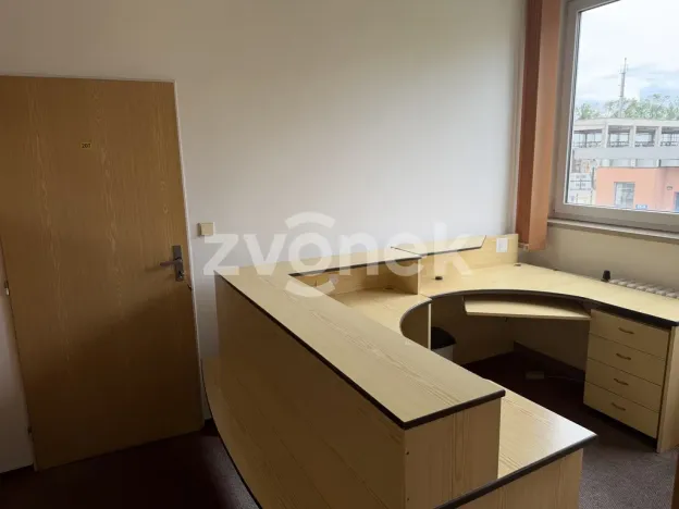 Pronájem kanceláře, Otrokovice, tř. Tomáše Bati, 151 m2