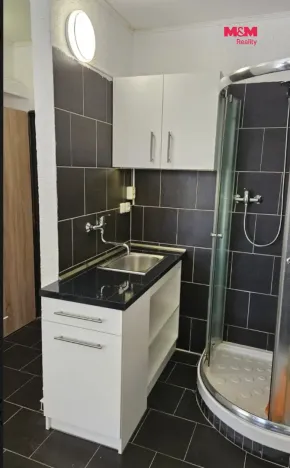 Pronájem bytu 1+kk, Komárov, Okružní, 17 m2