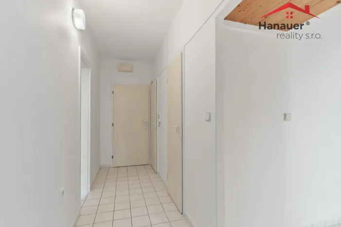 Prodej bytu 2+1, Nupaky, Slunečná, 47 m2