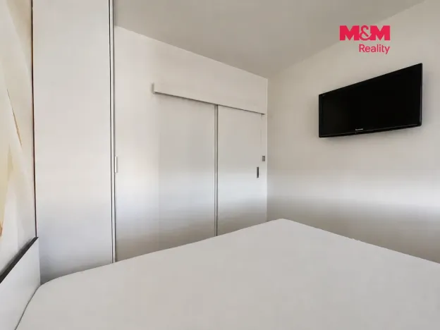 Pronájem bytu 2+kk, Praha - Prosek, Vysočanská, 37 m2
