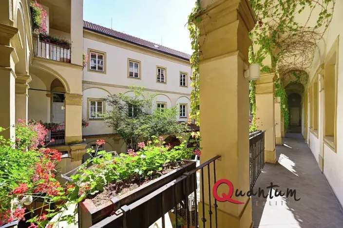Pronájem kanceláře, Praha - Hradčany, Loretánské náměstí, 11 m2