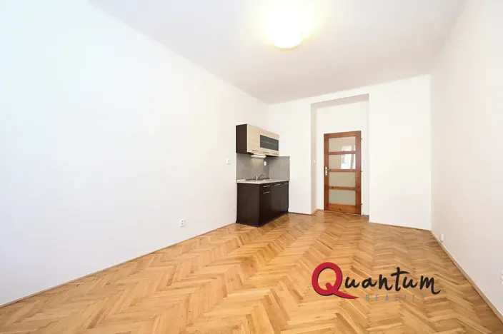 Pronájem bytu 1+kk, Praha - Žižkov, Baranova, 29 m2