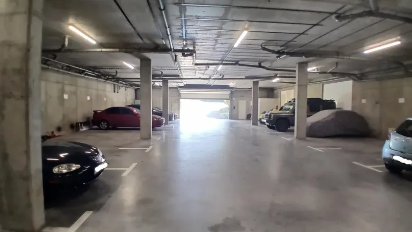 Pronájem garážového stání, Brno - Starý Lískovec, U Leskavy, 15 m2