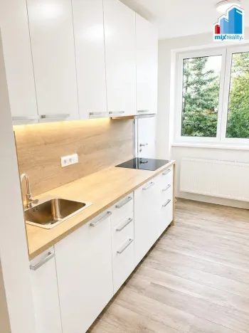 Prodej bytu 3+1, Hrádek - Nová Huť, Učňovská, 67 m2