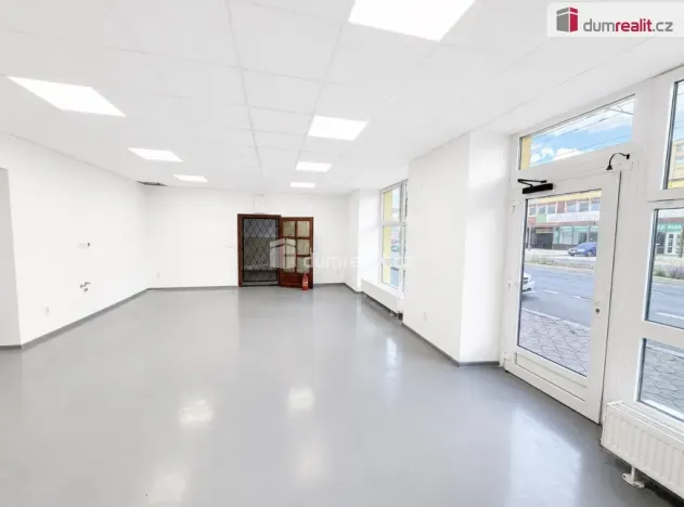 Pronájem obchodního prostoru, Teplice - Trnovany, Masarykova třída, 140 m2