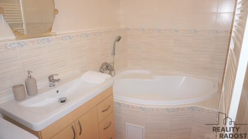 Pronájem bytu 1+kk, Olomouc, gen. Píky, 44 m2