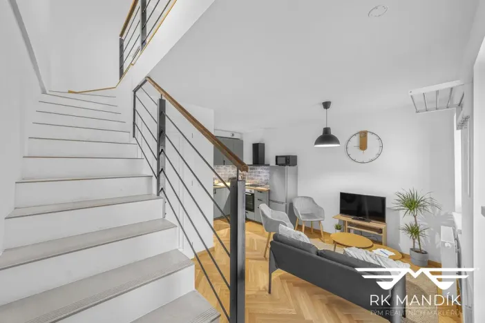 Pronájem bytu 2+kk, Praha - Karlín, Pernerova, 42 m2