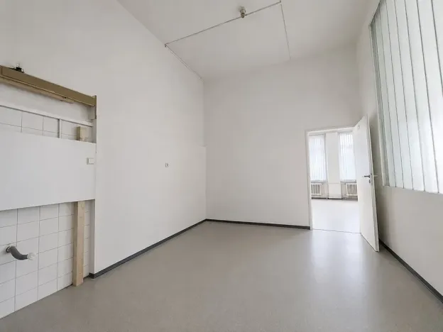 Pronájem výrobních prostor, Brno, Šujanovo náměstí, 134 m2