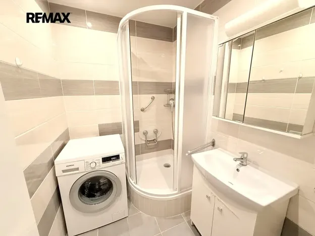 Pronájem bytu 3+1, Praha - Žižkov, Jeseniova, 73 m2