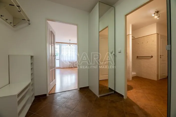 Pronájem bytu 2+kk, Praha - Lhotka, Jílovská, 61 m2