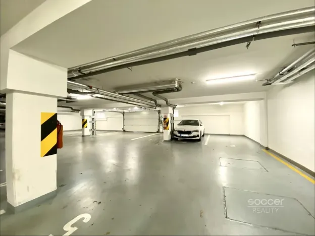 Pronájem garážového stání, Praha, 13 m2