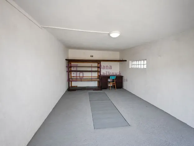 Pronájem garáže, Jindřichův Hradec - Jindřichův Hradec II, Jarošovská, 21 m2