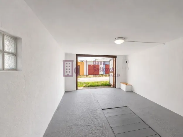 Pronájem garáže, Jindřichův Hradec - Jindřichův Hradec II, Jarošovská, 21 m2