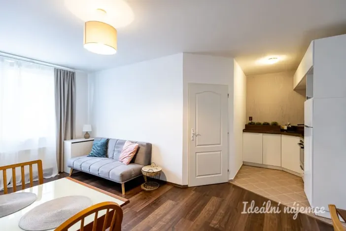Pronájem bytu 2+kk, Praha - Troja, Hnězdenská, 46 m2