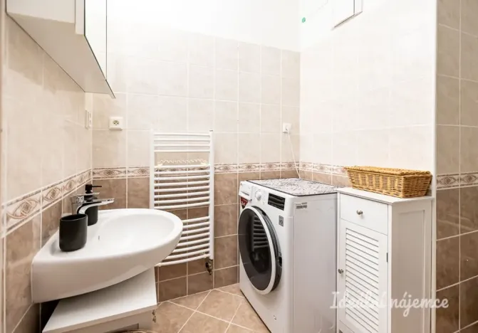 Pronájem bytu 2+kk, Praha - Troja, Hnězdenská, 46 m2