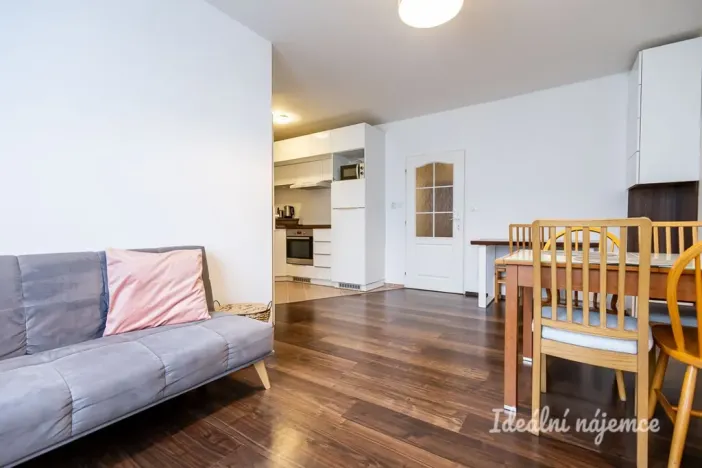 Pronájem bytu 2+kk, Praha - Troja, Hnězdenská, 46 m2