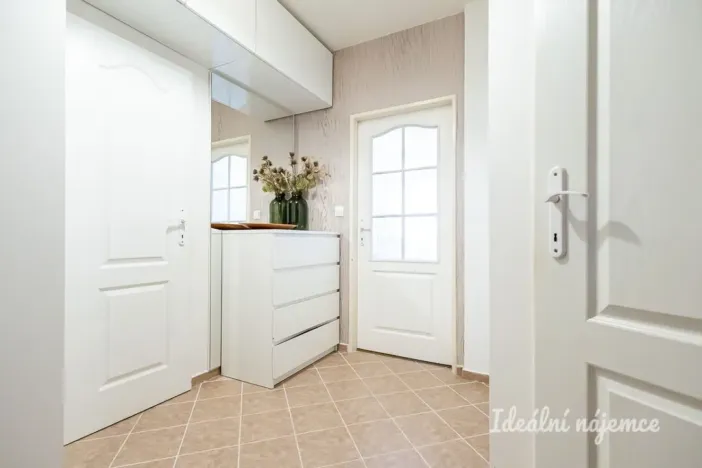 Pronájem bytu 2+kk, Praha - Troja, Hnězdenská, 46 m2