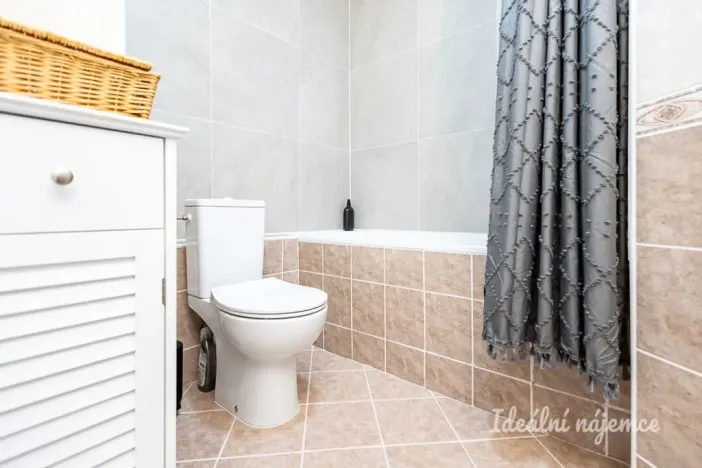 Pronájem bytu 2+kk, Praha - Troja, Hnězdenská, 46 m2