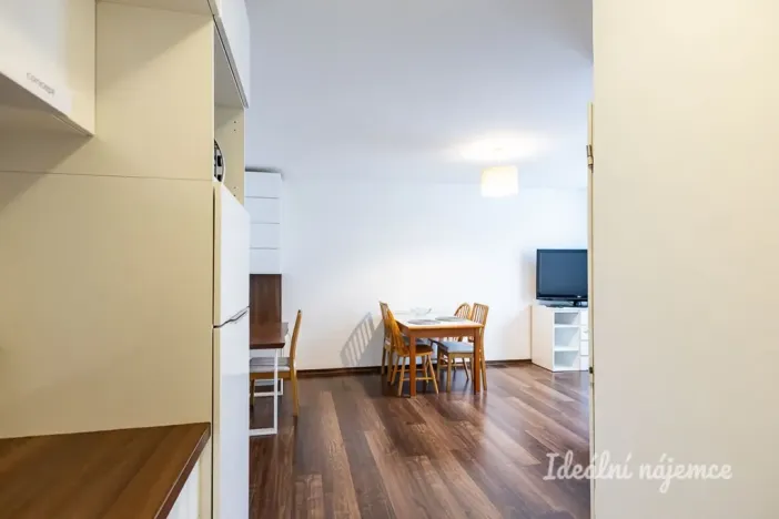 Pronájem bytu 2+kk, Praha - Troja, Hnězdenská, 46 m2