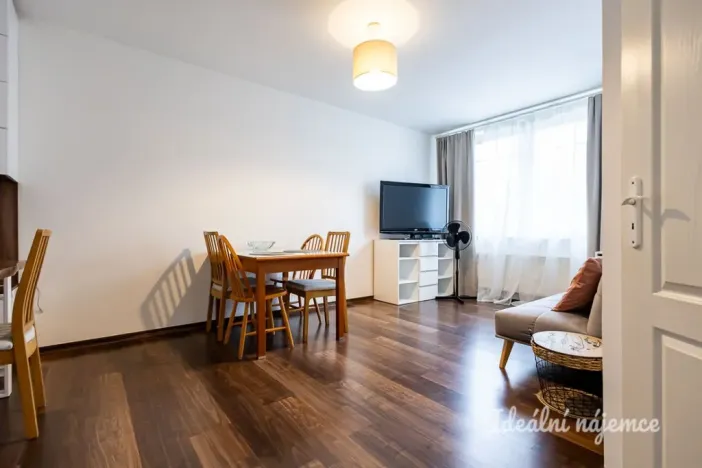 Pronájem bytu 2+kk, Praha - Troja, Hnězdenská, 46 m2