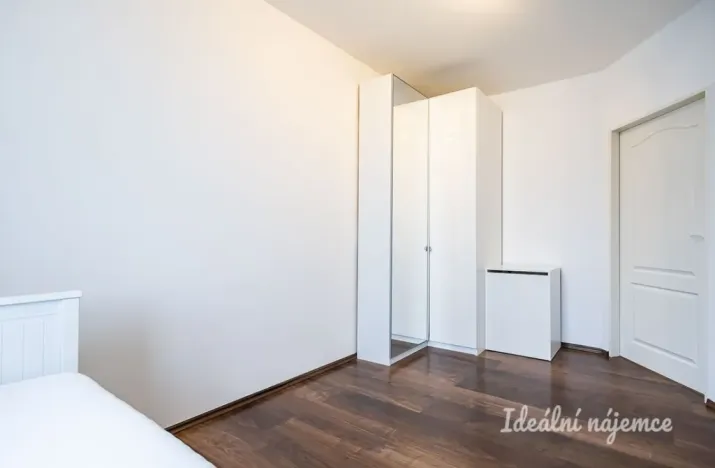 Pronájem bytu 2+kk, Praha - Troja, Hnězdenská, 46 m2