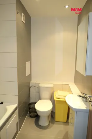 Pronájem bytu 1+kk, Hradec Králové - Nový Hradec Králové, třída Edvarda Beneše, 35 m2