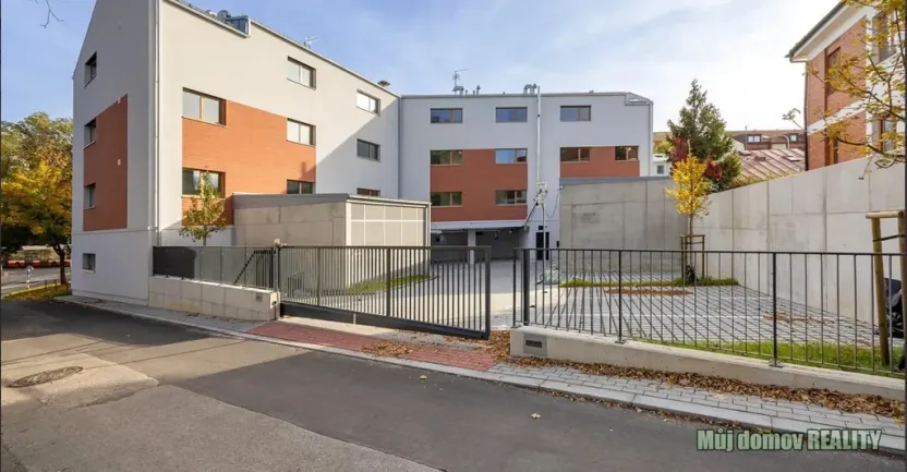 Pronájem bytu 2+kk, Praha - Hrdlořezy, Českobrodská, 55 m2
