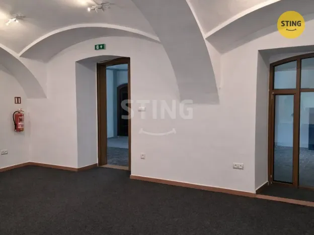 Pronájem obchodního prostoru, Žďár nad Sázavou, nám. Republiky, 58 m2