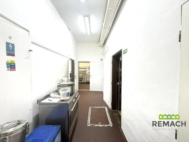 Pronájem obchodního prostoru, Staré Město, Luční čtvrť, 222 m2