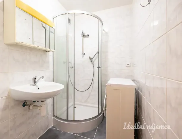Pronájem bytu 2+kk, Praha, Boháčova, 43 m2