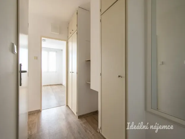 Pronájem bytu 2+kk, Praha - Chodov, V jezírkách, 42 m2