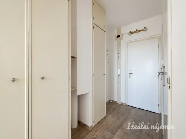Pronájem bytu 2+kk, Praha - Chodov, V jezírkách, 42 m2