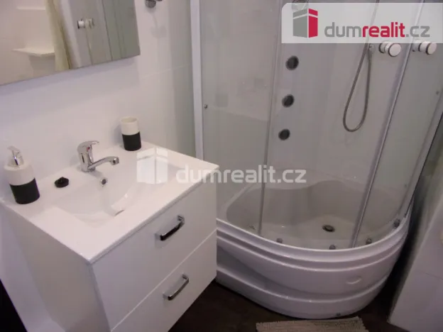 Pronájem bytu 2+1, Karlovy Vary, Charkovská, 48 m2