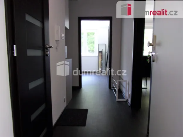 Pronájem bytu 2+1, Karlovy Vary, Charkovská, 48 m2