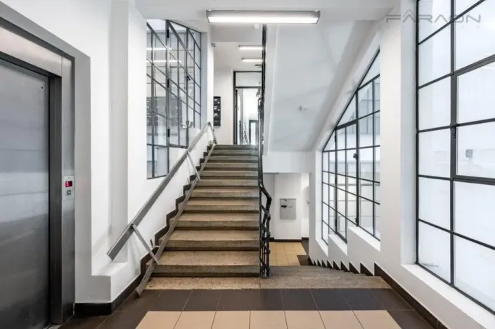 Pronájem bytu 1+kk, Praha - Vršovice, 28. pluku, 37 m2