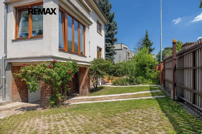 Prodej vily, Praha - Dejvice, U dejvického rybníčku, 400 m2