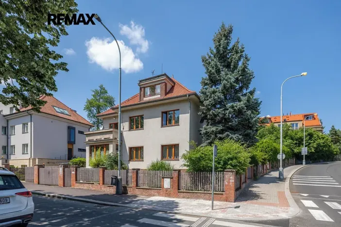 Prodej vily, Praha - Dejvice, U dejvického rybníčku, 400 m2