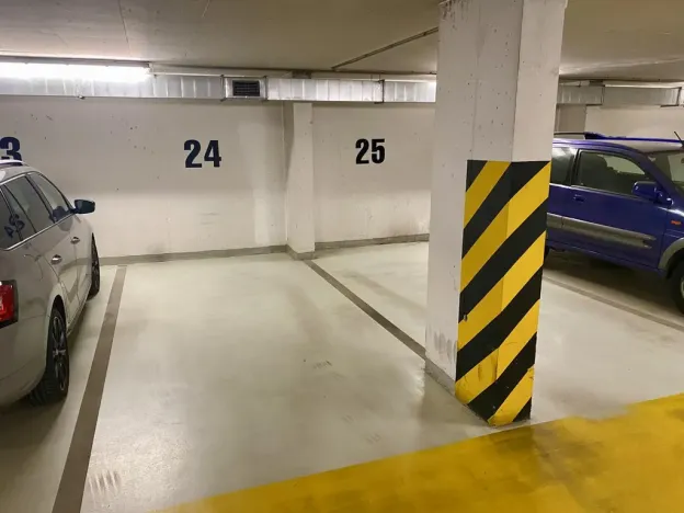 Pronájem garážového stání, Praha - Břevnov, Slavníkova, 12 m2