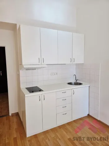 Pronájem bytu 1+kk, Praha - Vršovice, Kodaňská, 27 m2