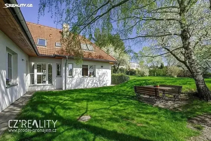 Prodej rodinného domu, Praha - Lipence, Na Bambouzku, 308 m2