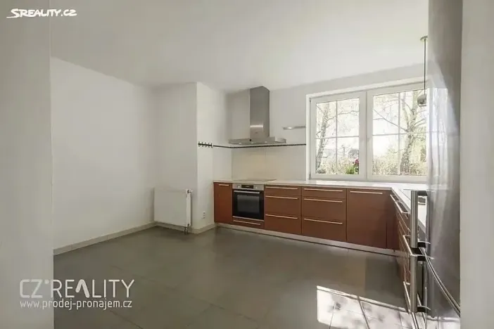 Prodej rodinného domu, Praha - Lipence, Na Bambouzku, 308 m2