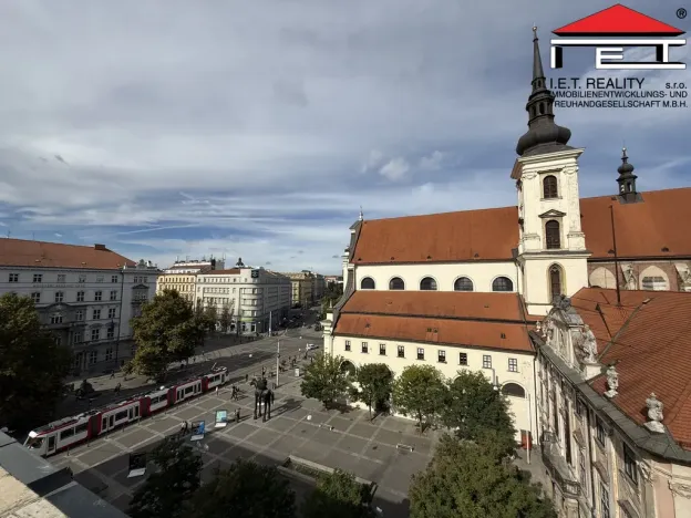 Pronájem kanceláře, Brno, Moravské náměstí, 196 m2