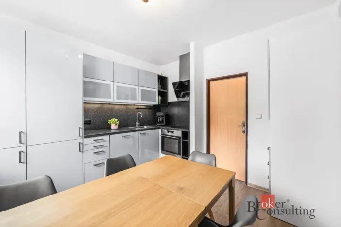 Pronájem bytu 4+1, Praha - Smíchov, Pod Fialkou, 94 m2