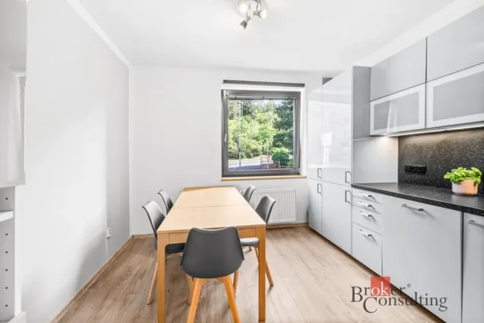Pronájem bytu 4+1, Praha - Smíchov, Pod Fialkou, 94 m2