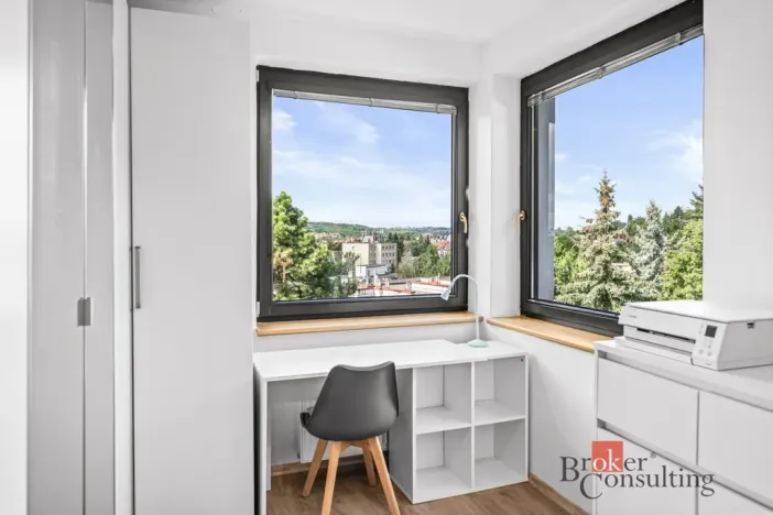 Pronájem bytu 4+1, Praha - Smíchov, Pod Fialkou, 94 m2