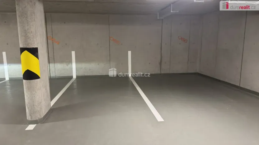 Pronájem garáže, Praha - Radlice, U Komína, 8772 m2