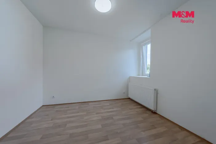 Pronájem rodinného domu, Vrátno, 302 m2