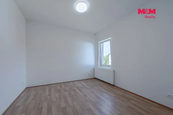 Pronájem rodinného domu, Vrátno, 302 m2