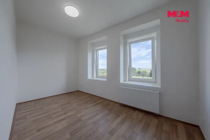 Pronájem rodinného domu, Vrátno, 302 m2