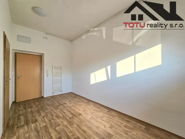 Pronájem bytu 1+kk, Náchod, U Zastávky, 17 m2